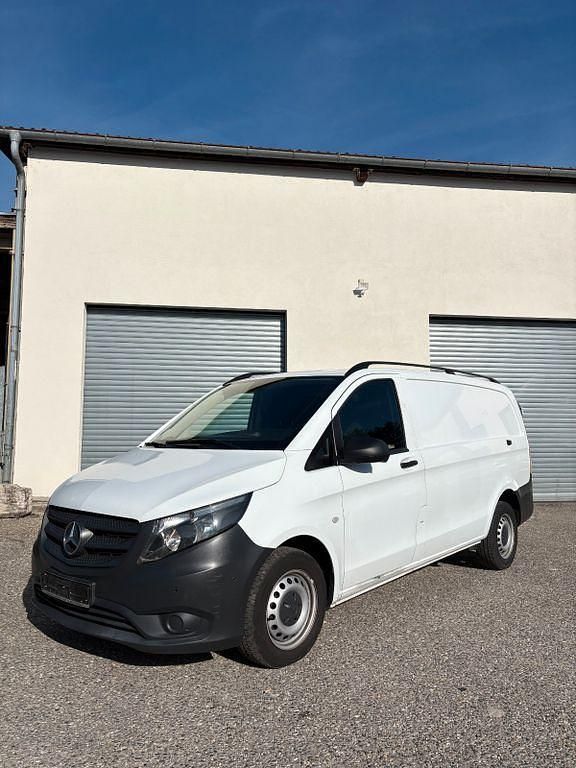 Weiß Gebraucht 2020 Mercedes Vito Van | 11.999 € (Guter Preis) - Bild 1/4