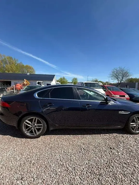 Gebraucht Jaguar XF Portfolio 300 PS (220 kW) 2016 Loire blue Limousine