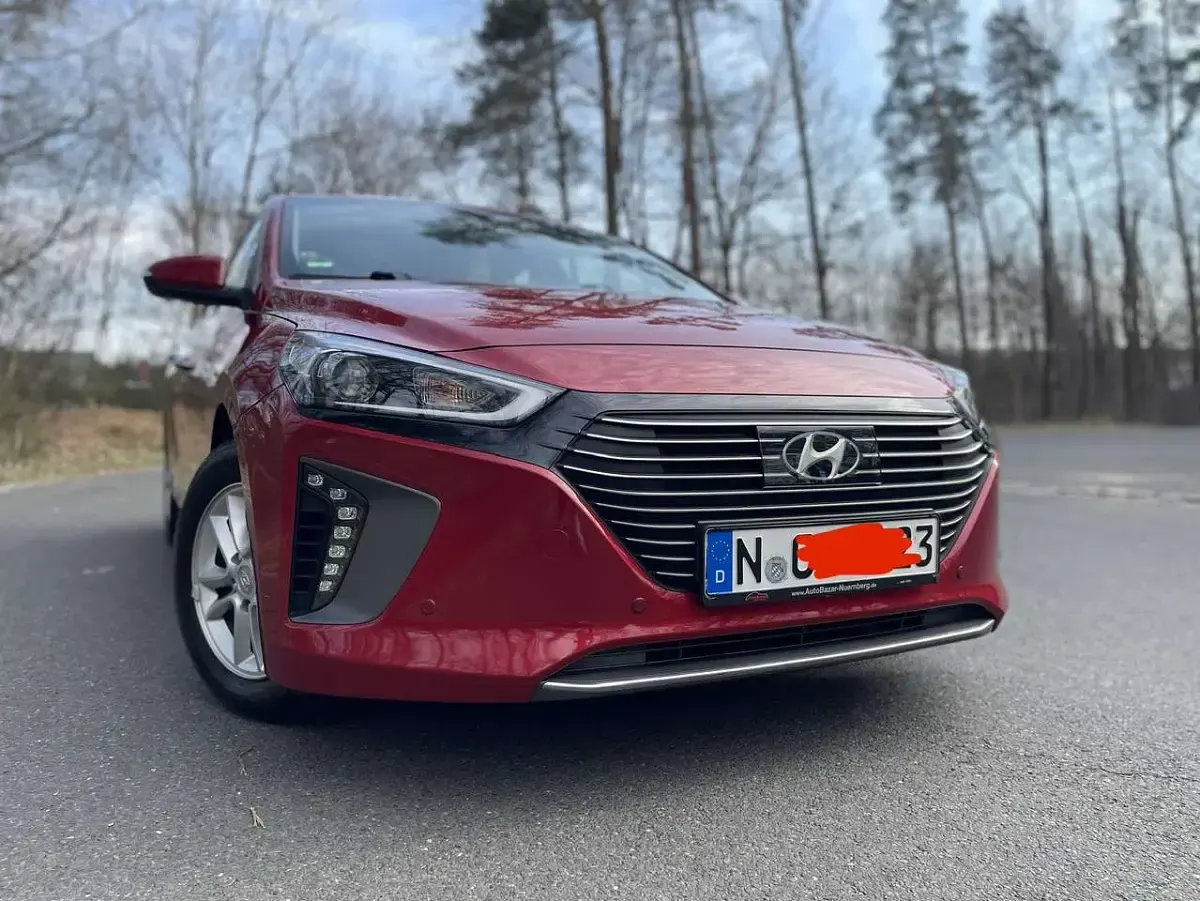Gebraucht Hyundai Ioniq Style 141 PS (103 kW) 2018 Rot Kleinwagen