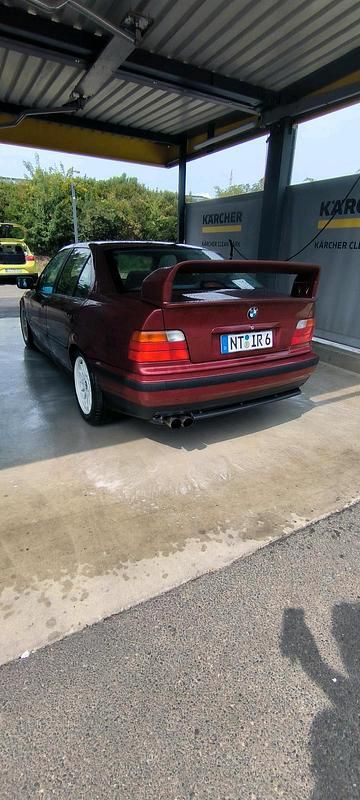 Rot Gebraucht 1997 BMW 318 Limousine | 3.200 € (Guter Preis) - Bild 1/4
