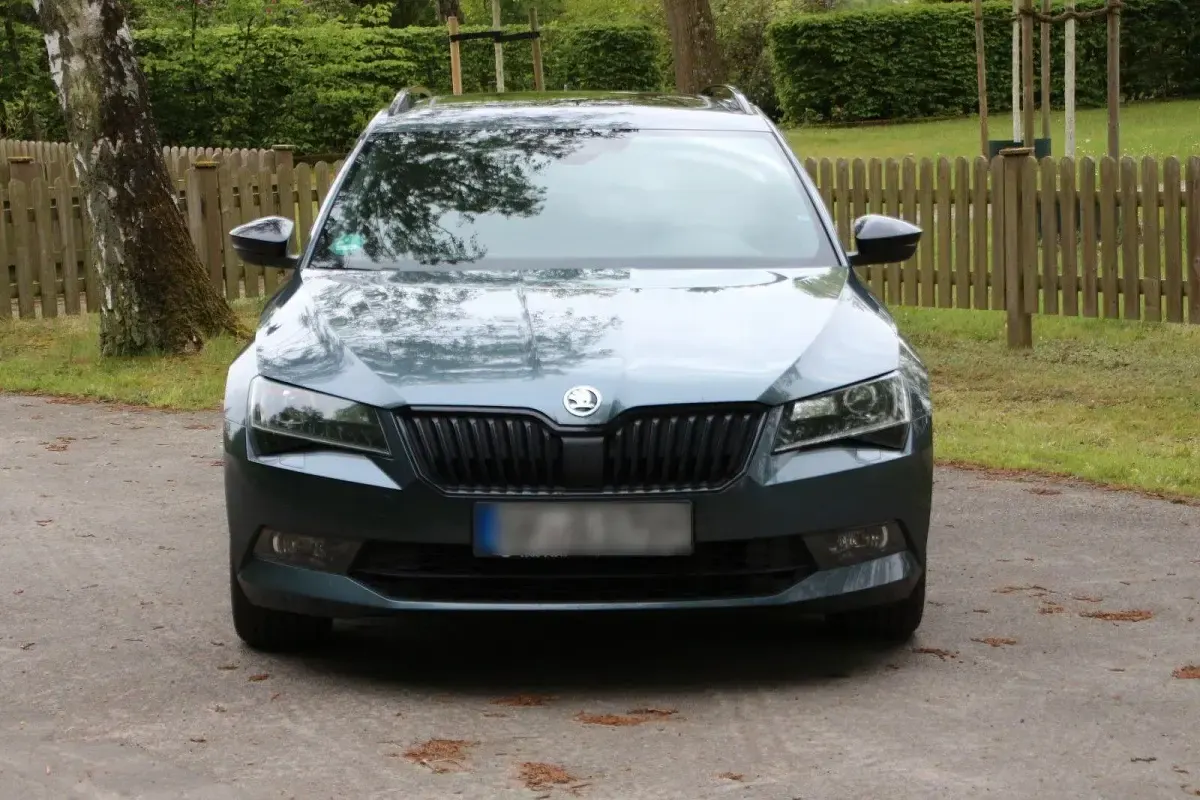 Gebraucht Skoda Superb SportLine 190 PS (139 kW) 2018 Grau Limousine