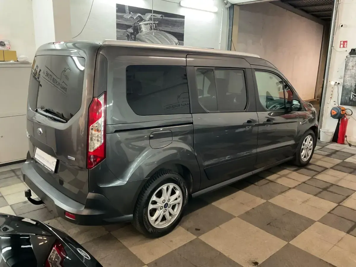 Gebraucht Ford Tourneo 120 PS (88 kW) 2018 Grau Van / Kleinbus