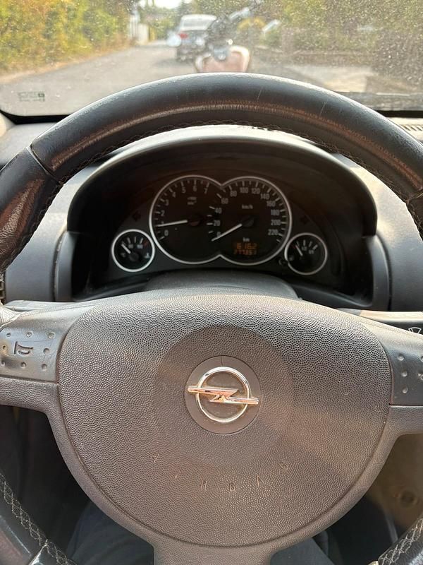 Blau Gebraucht 2005 Opel Combo Van / Kleinbus | 2.200 € (Teuer) - Bild 1/4