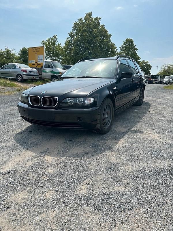 Schwarz Gebraucht 2005 BMW 318 Kombi | 1.300 € (Guter Preis) - Bild 1/4
