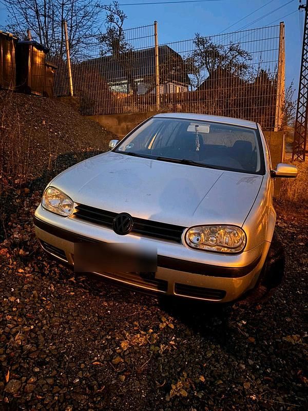 Silber Gebraucht 2000 VW Golf Limousine | 600 € (Superpreis) - Bild 1/4