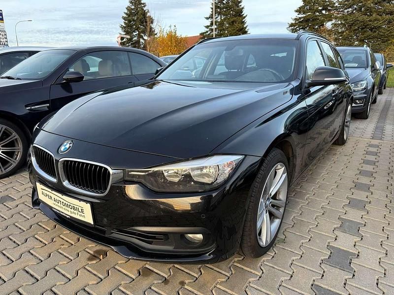 Schwarz Gebraucht 2015 BMW 320 Sport Line Kombi | 13.490 € (Fairer Preis) - Bild 1/1
