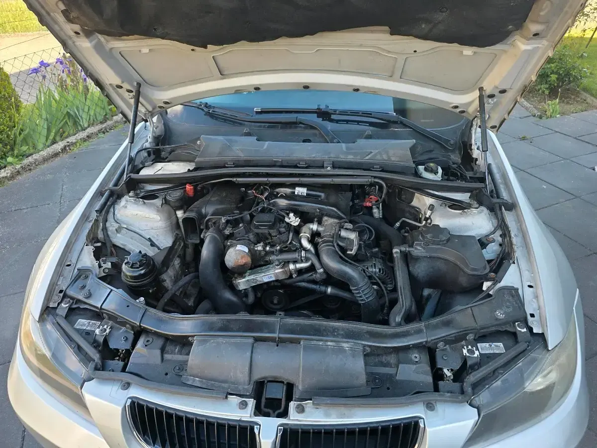Brugt BMW 320 174 HK (127 kW) 2007 Sølv Sedan