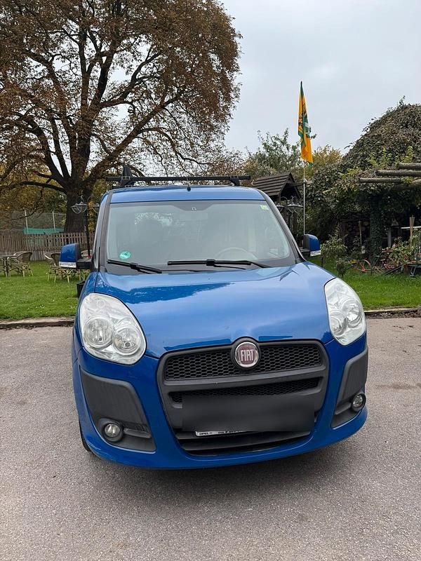 Blau Gebraucht 2011 Fiat Doblò Van / Kleinbus | 4.650 € - Bild 1/4
