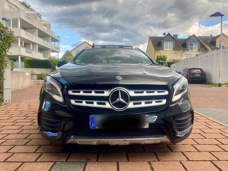 Schwarz Gebraucht 2019 Mercedes GLA250 AMG line SUV | 24.000 € (Superpreis) - Bild 1/4