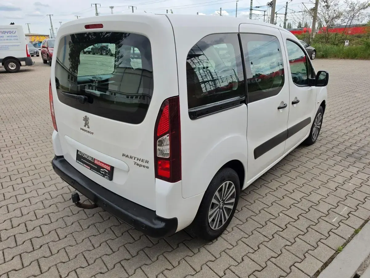 Gebraucht Peugeot TePee Active 98 PS (72 kW) 2013 Weiß Kombi