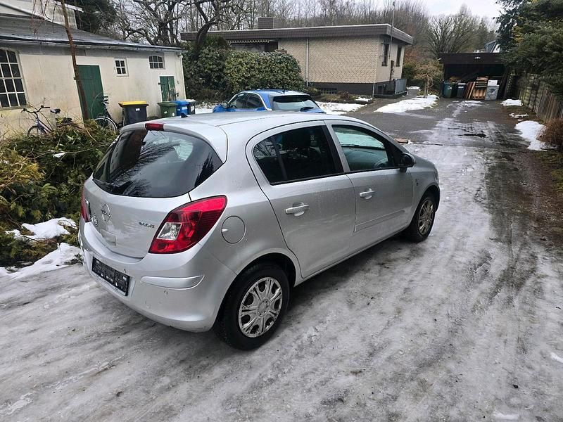 Gebraucht Opel Corsa 69 PS (50 kW) 2010 Silber Kleinwagen