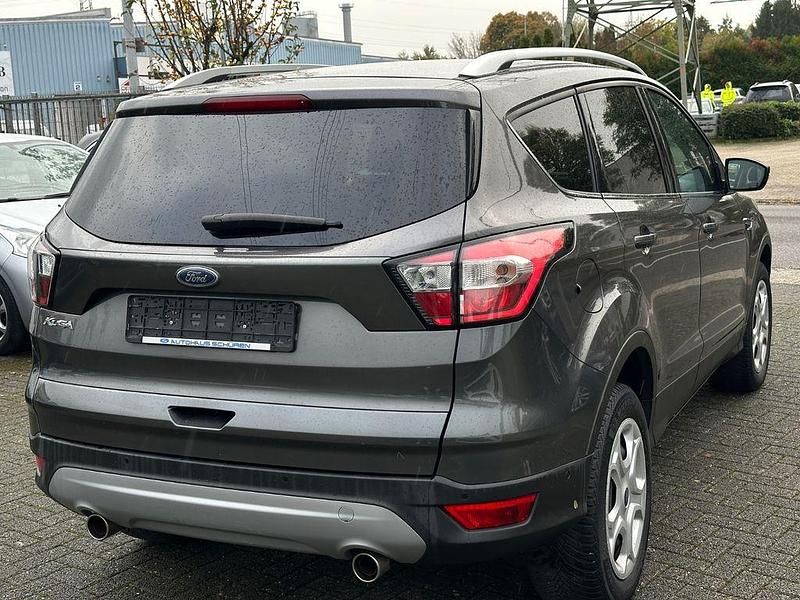 Gebraucht Ford Kuga Cool & Connect 150 PS (110 kW) 2019 Grau SUV