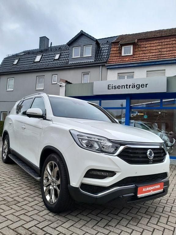 Weiß Gebraucht 2019 Ssangyong (KGM) Rexton Sapphire SUV | 22.950 € - Bild 1/4