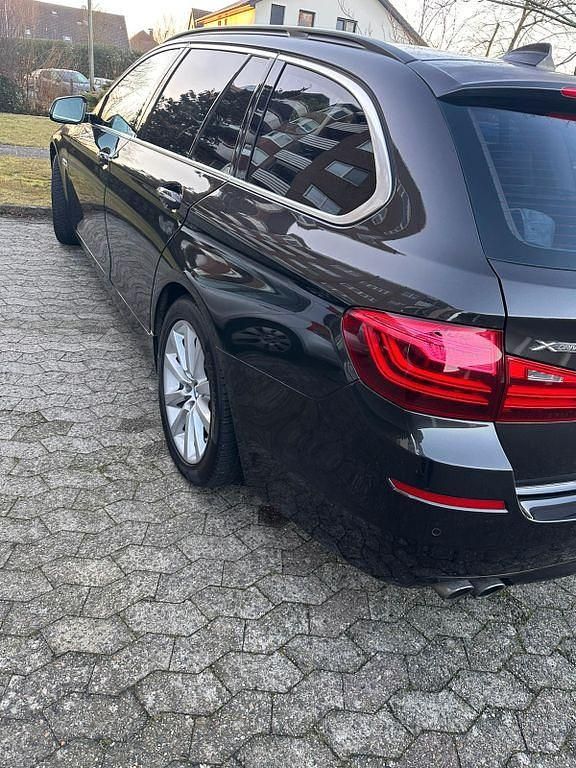 Schwarz Gebraucht 2015 BMW 520 Sport Line Limousine | 10.900 € (Guter Preis) - Bild 1/4