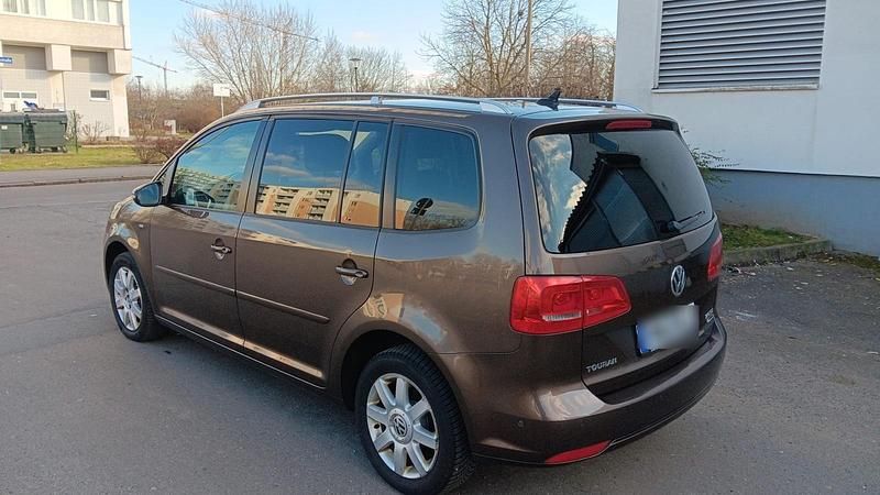 Gebraucht VW Touran 140 PS (102 kW) 2015 Braun Van / Kleinbus