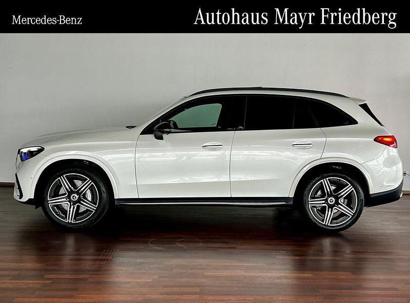 Gebraucht Mercedes GLC300 AMG 258 PS (189 kW) 2023 Manufaktur diamantweiß bright SUV