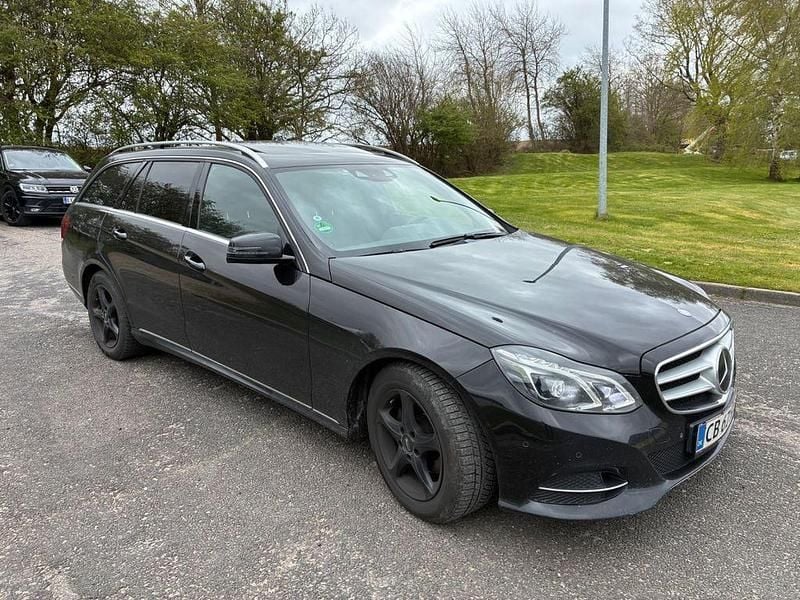 Second-hand Mercedes E220 170 CP (125 kW) 2015 Negru Break