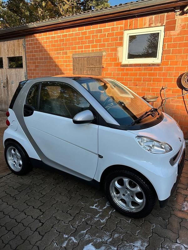 Weiß Gebraucht 2008 Smart ForTwo Coupé Kleinwagen | 2.200 € (Fairer Preis) - Bild 1/4