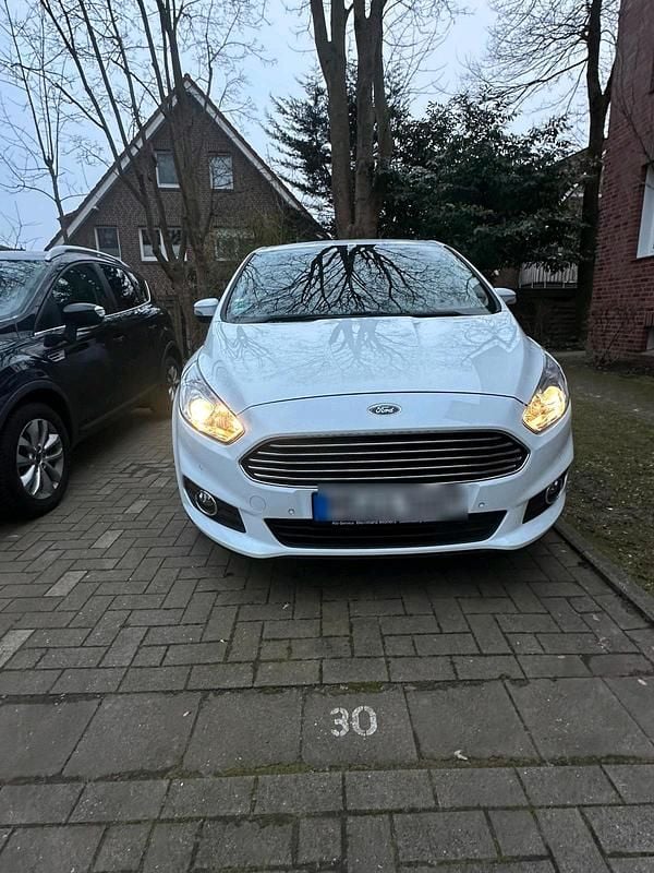 Weiß Gebraucht 2017 Ford S-MAX S Van / Kleinbus | 9.950 € (Superpreis) - Bild 1/4