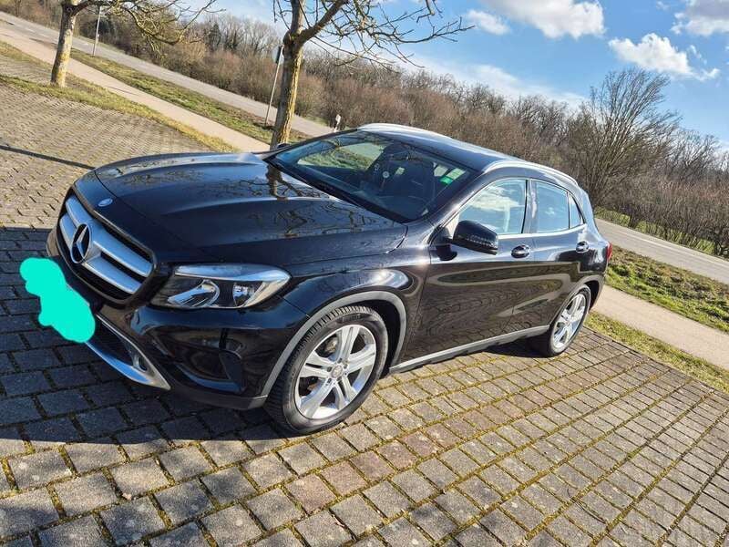 Schwarz Gebraucht 2015 Mercedes GLA220 SUV | 14.890 € (Fairer Preis) - Bild 1/4