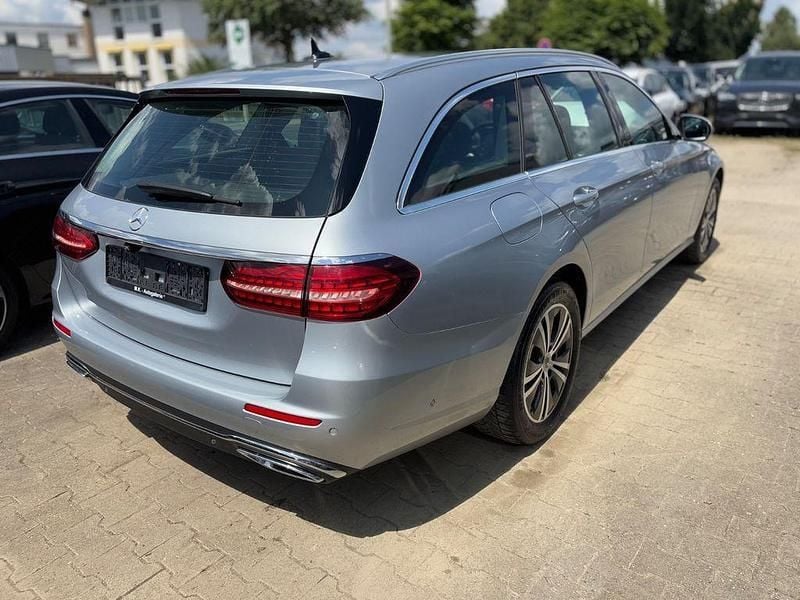 Gebraucht Mercedes E220 194 PS (142 kW) 2021 Silber Kombi