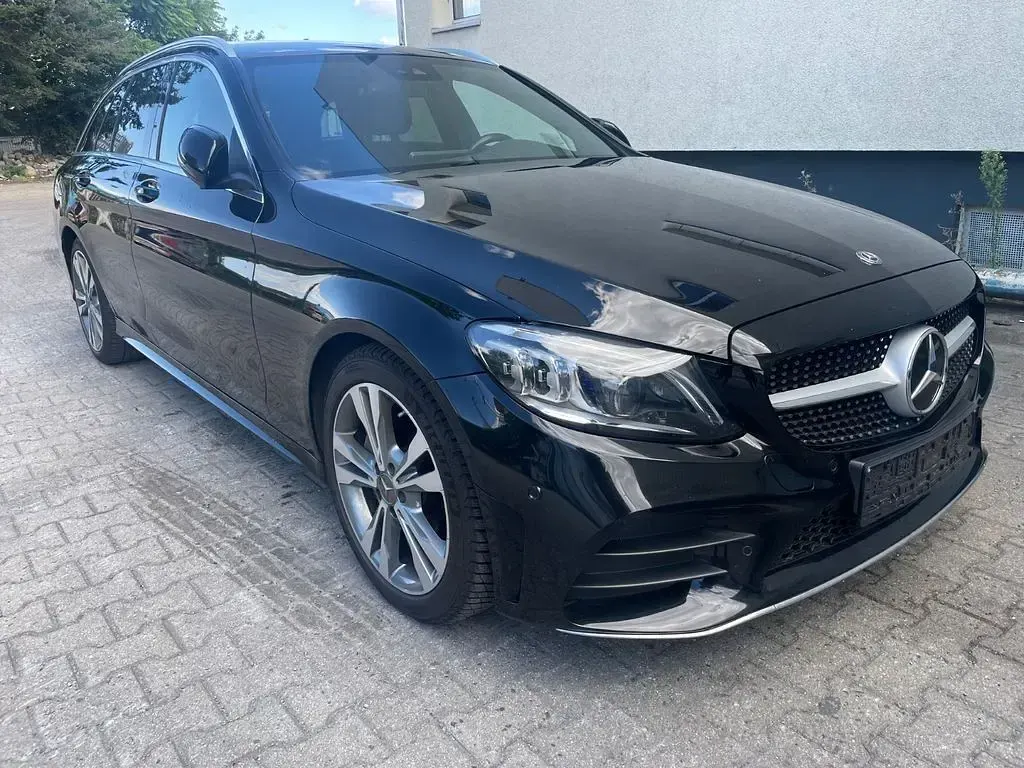 Gebraucht Mercedes C220 AMG line 194 PS (142 kW) 2019 Schwarz Limousine