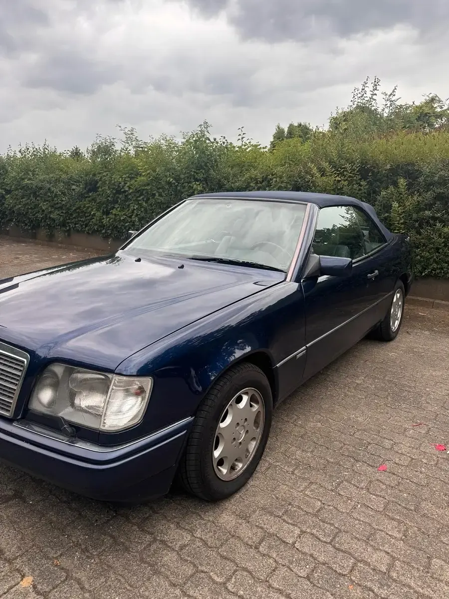 Gebraucht Mercedes E220 Sportline 150 PS (110 kW) 1996 Blau Cabrio