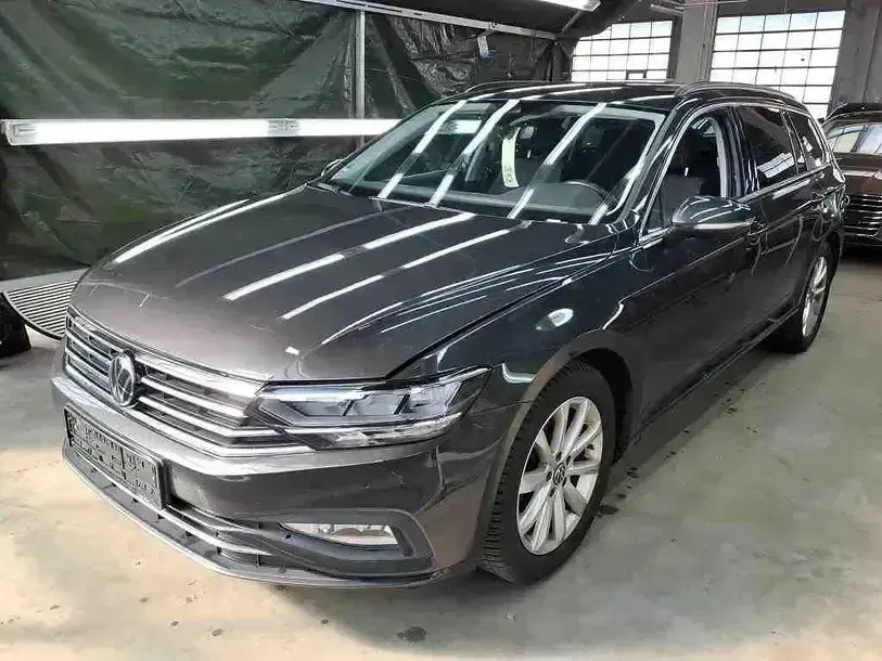 Gebraucht VW Passat 150 PS (110 kW) 2024 Mangangrau metallic Kombi