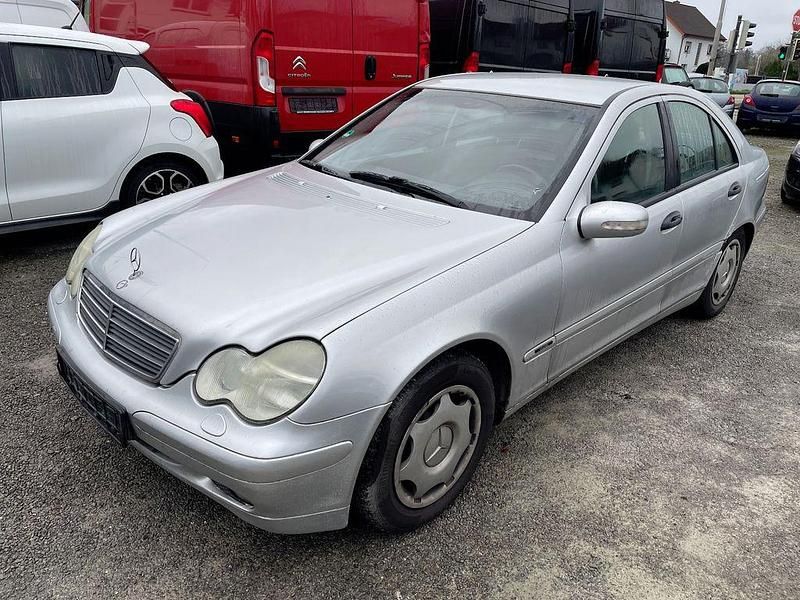 Gebraucht Mercedes C220 Classic 143 PS (105 kW) 2002 Silber Limousine
