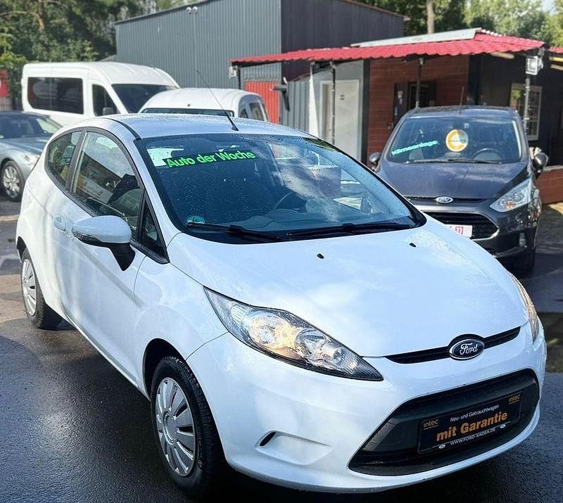 Weiß Gebraucht 2012 Ford Fiesta Trend Kleinwagen | 3.999 € (Guter Preis) - Bild 1/4