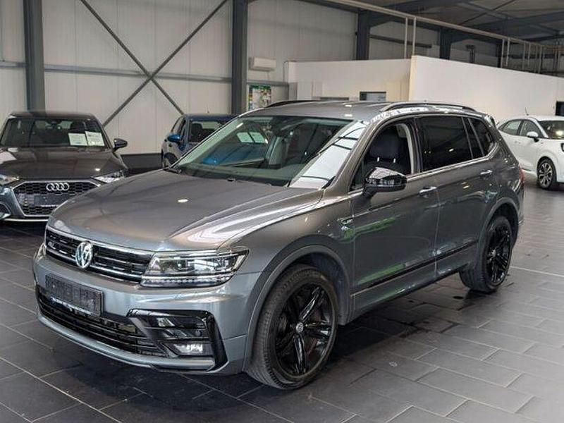 Grau Gebraucht 2021 VW Tiguan Allspace Highline SUV | 34.900 € (Fairer Preis) - Bild 1/4