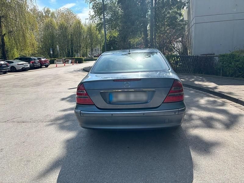 Gebraucht Mercedes E270 177 PS (130 kW) 2004 Blau Limousine