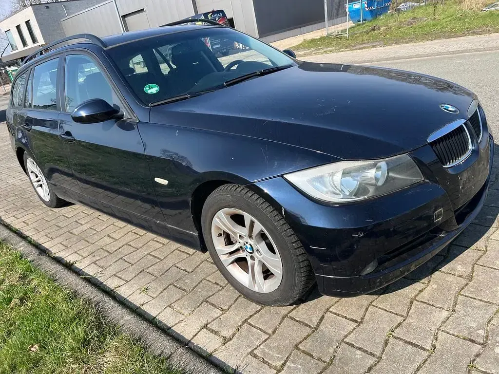 Gebraucht BMW 320 150 PS (110 kW) 2006 Blau Kombi