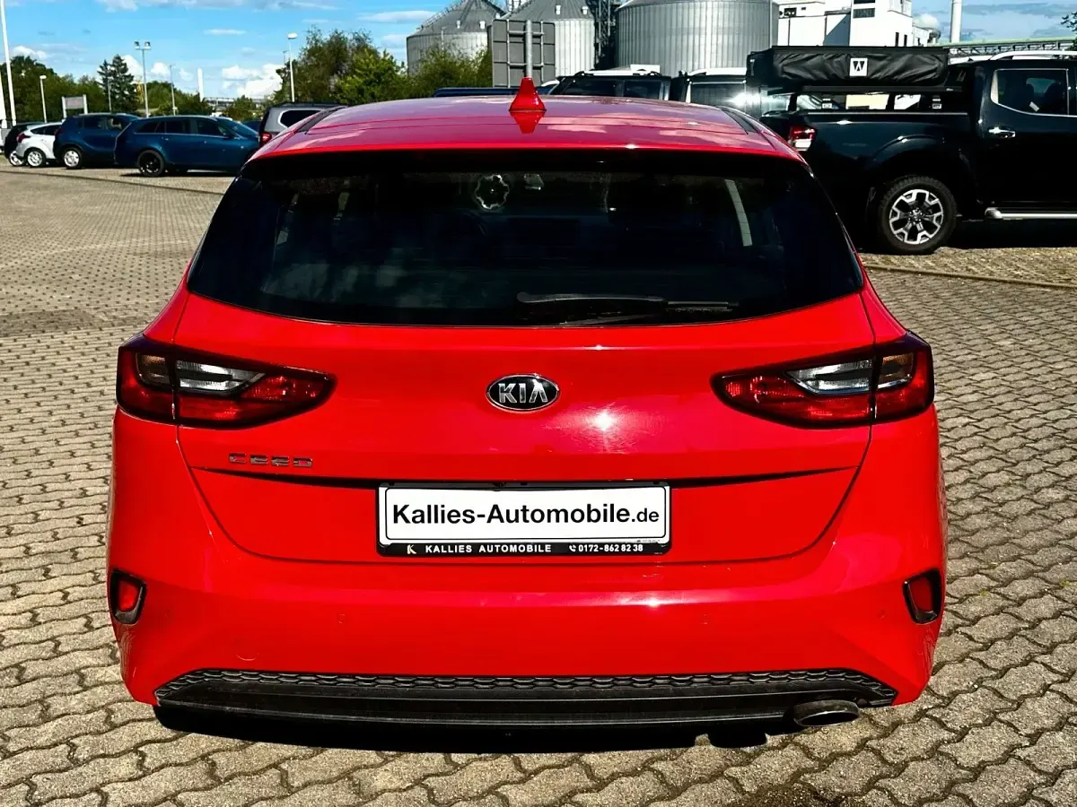 Gebraucht Kia Ceed 120 PS (88 kW) 2020 Rot (metallic) Kleinwagen