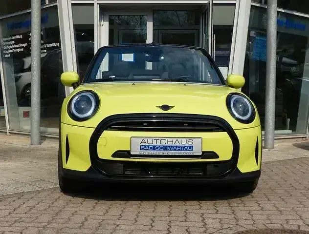 Gebraucht Mini One Cabriolet Classic 102 PS (75 kW) 2021 Gelb Cabrio