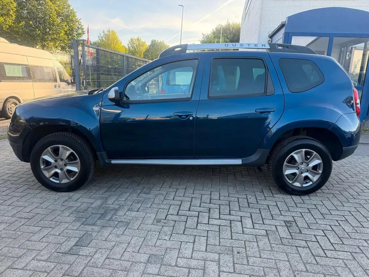 Gebraucht Dacia Duster Lauréate 114 PS (83 kW) 2016 Blau SUV
