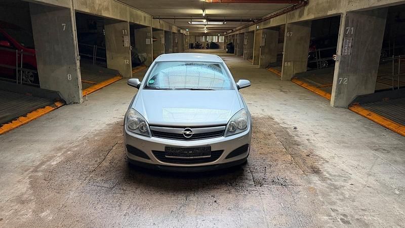 Gebraucht Opel Astra 106 PS (77 kW) 2008 Grau Coupé