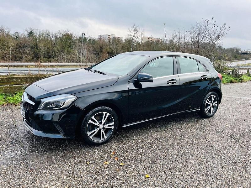 Schwarz Gebraucht 2016 Mercedes 200 Kleinwagen | 14.500 € (Fairer Preis) - Bild 1/4