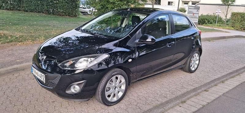 Schwarz Gebraucht 2013 Mazda 2 Edition Limousine | 8.500 € (Teuer) - Bild 1/4