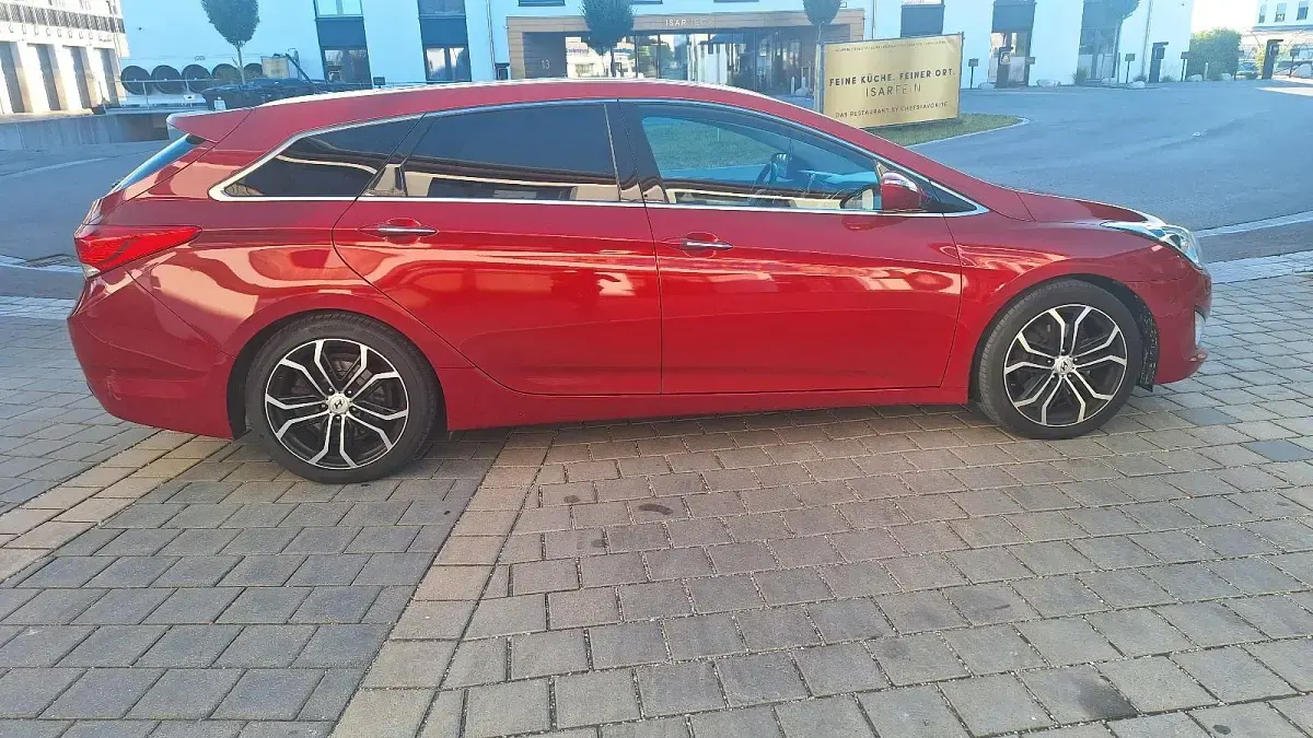 Gebraucht Hyundai i40 Premium 136 PS (100 kW) 2013 Rot Kombi