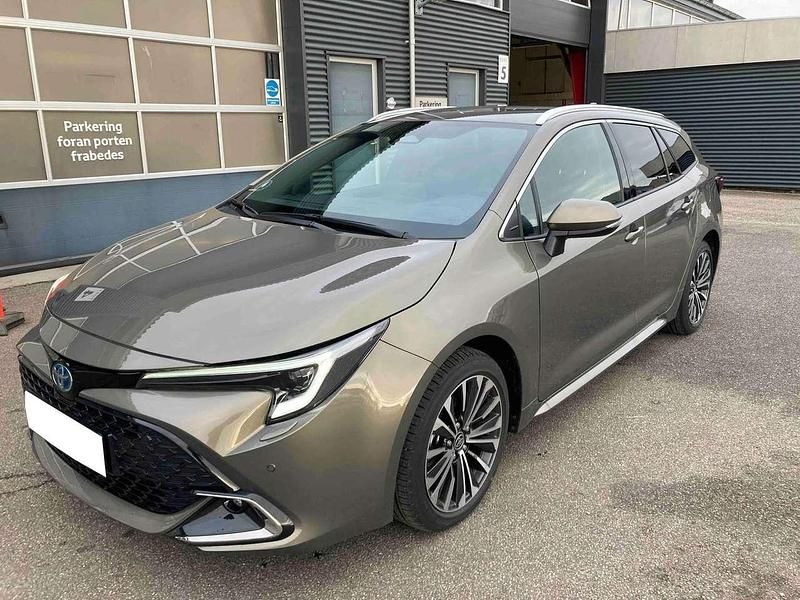 Oxide bronze met. 6x1 Gebraucht 2024 Toyota Corolla Style Kombi | 25.990 € (Fairer Preis) - Bild 1/4