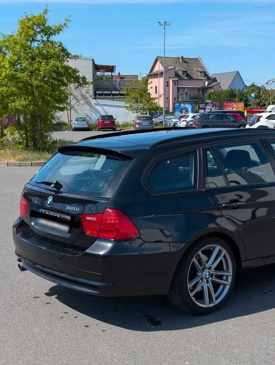 Gebraucht BMW 320 Performance 170 PS (125 kW) 2010 Schwarz Kombi