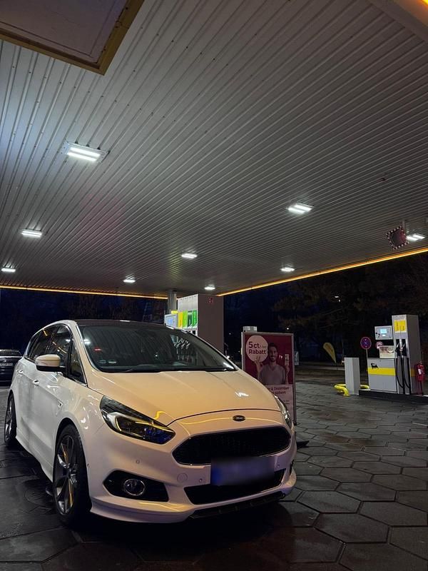 Second-hand Ford S-MAX S 209 CP (153 kW) 2016 Alb Monovolum