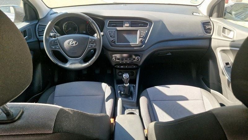Grau Gebraucht 2020 Hyundai i20 Style Kleinwagen | 13.222 € (Guter Preis) - Bild 1/4