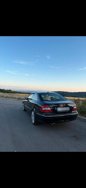 Gebraucht Mercedes CLK220 150 PS (110 kW) 2009 Schwarz Coupé