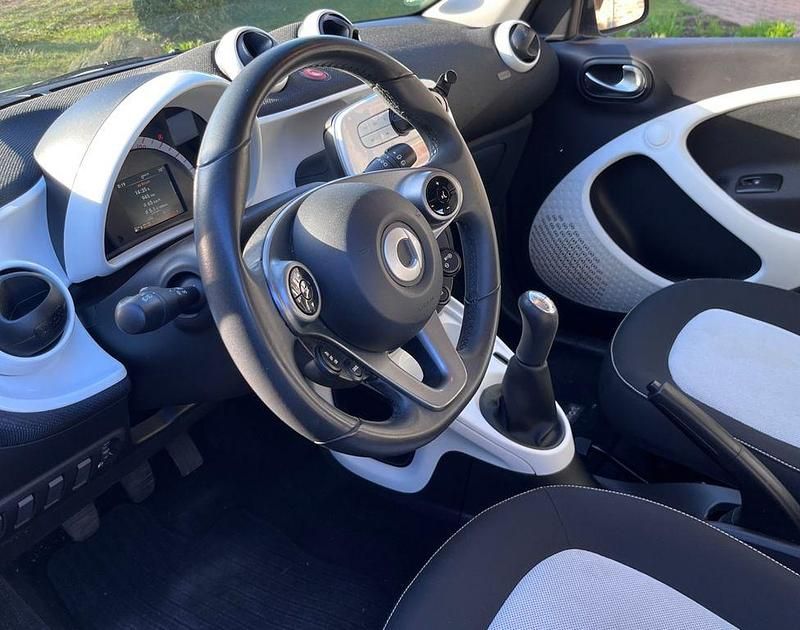 Gebraucht Smart ForFour Passion 71 PS (52 kW) 2015 Weiß Kleinwagen