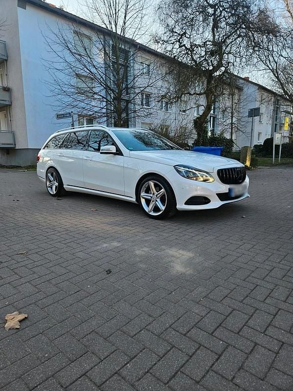 Gebraucht Mercedes E220 AMG 170 PS (125 kW) 2015 Silber Kombi