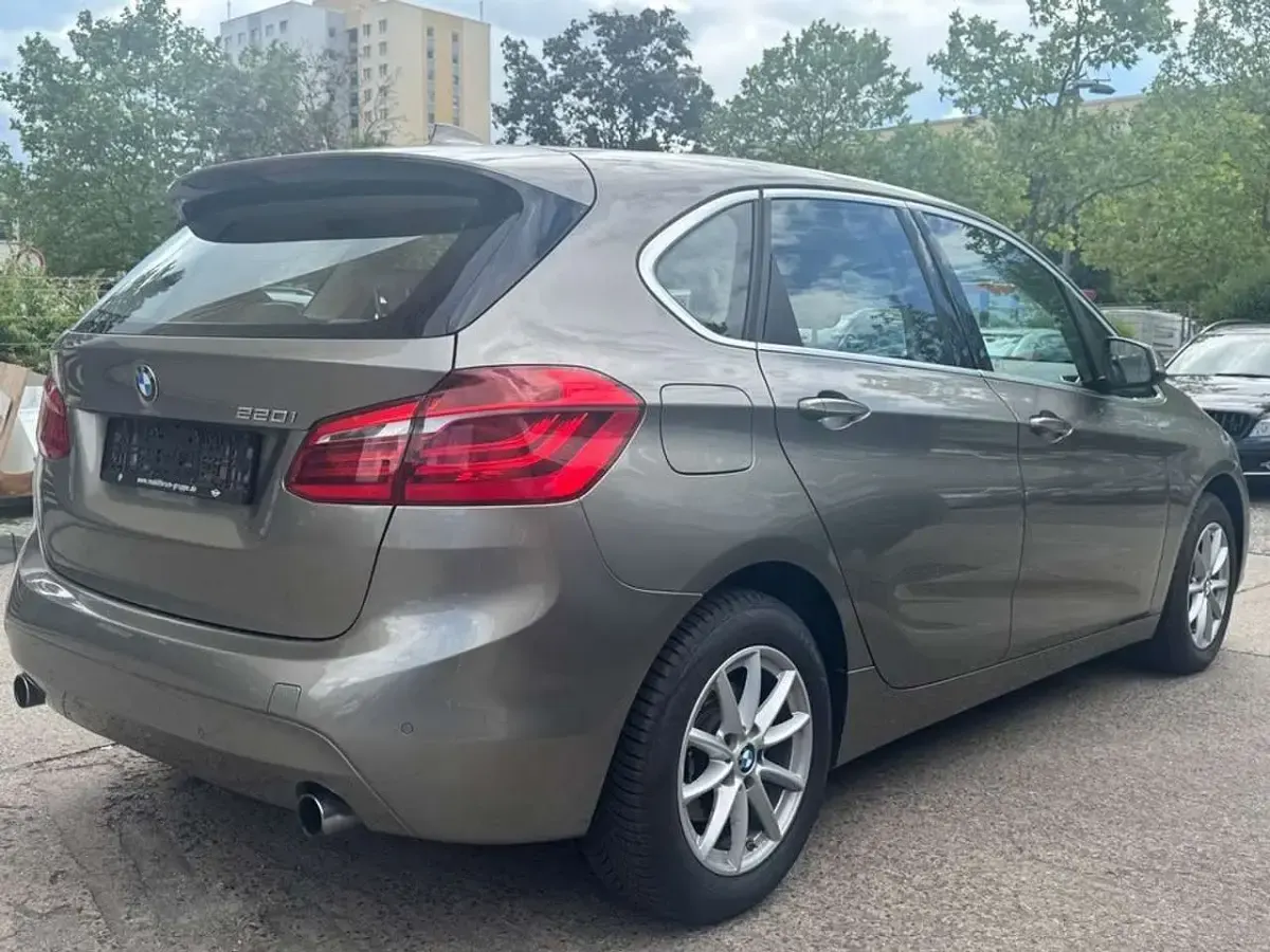Gebraucht BMW 220 192 PS (141 kW) 2016 Platinsilber Van / Kleinbus