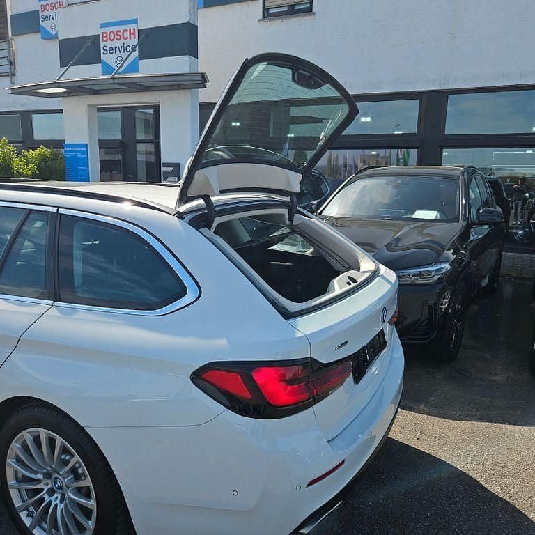 Gebraucht BMW 530e Sport Line 184 PS (135 kW) 2022 Weiß Limousine