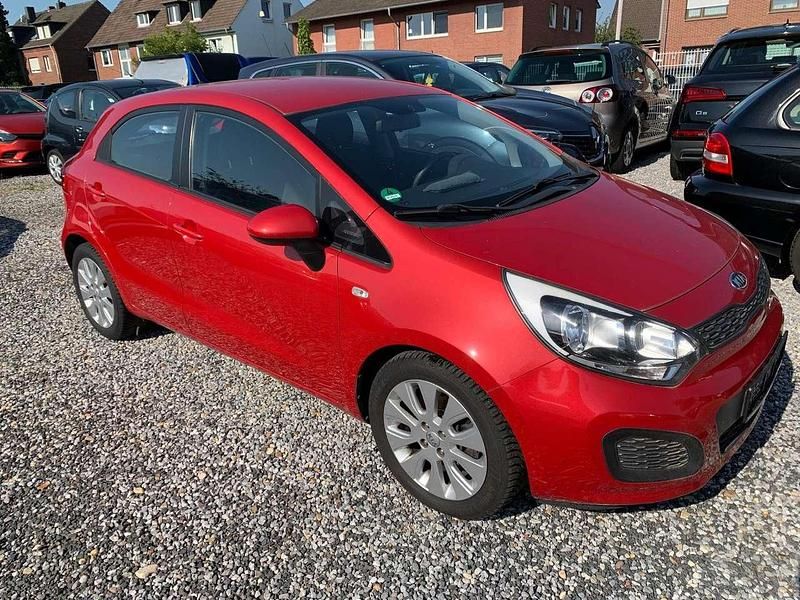 Gebraucht Kia Rio Edition 7 86 PS (63 kW) 2012 Rot Kleinwagen